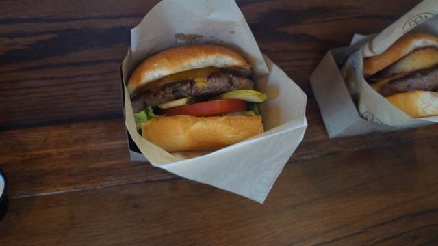 D Luxe burger