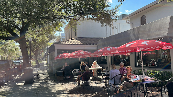 Georgecafe patio