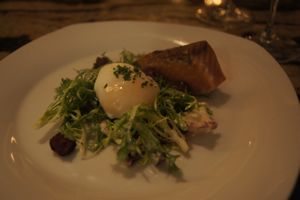 Table_salmon_with_poached_egg
